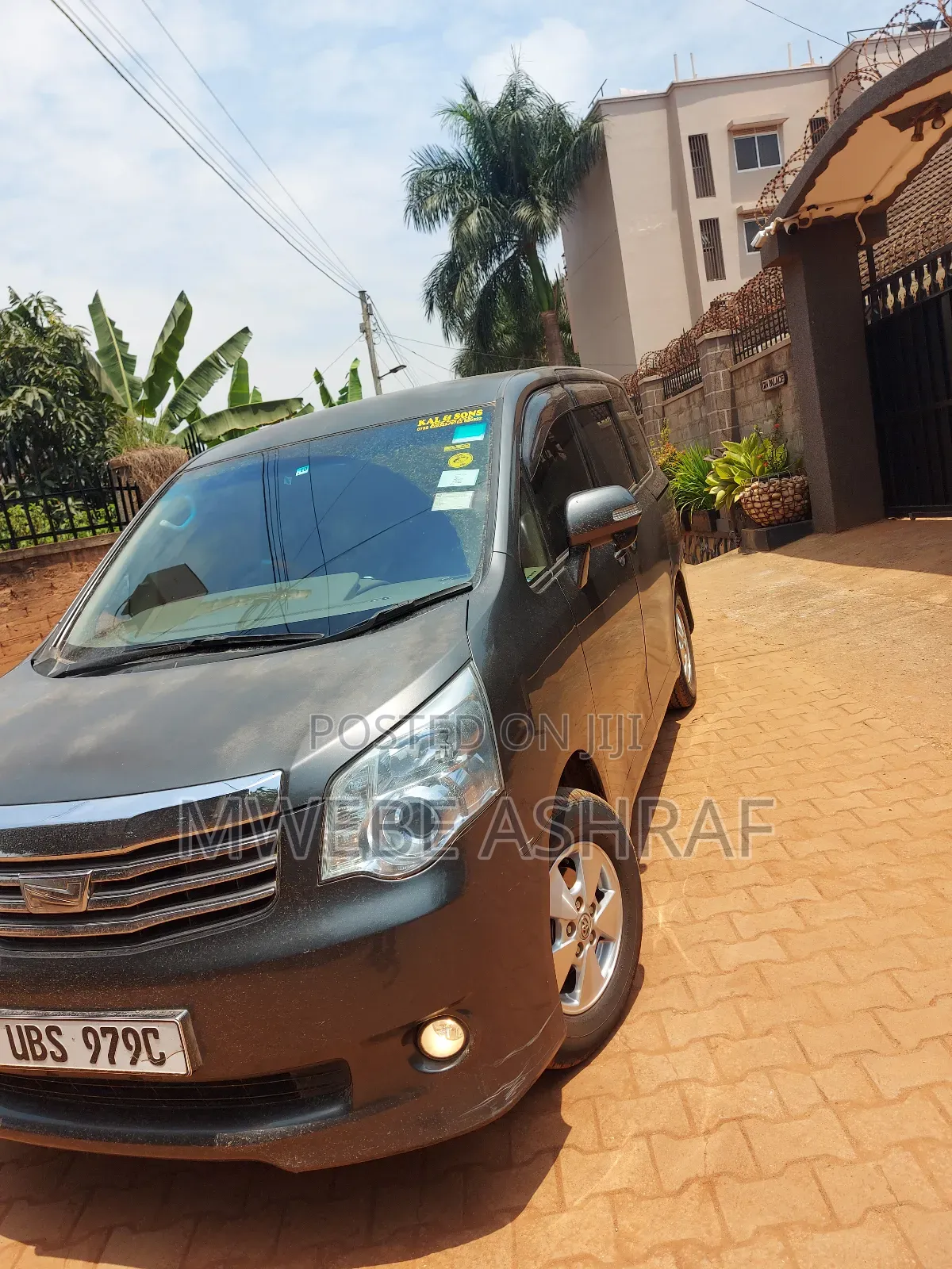 Toyota Noah New Model for Hire