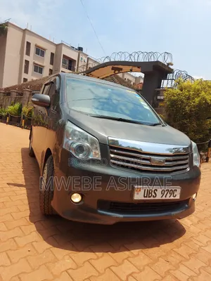 Toyota Noah New Model for Hire