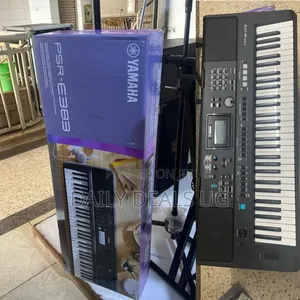 Electric Yamaha Keyboard