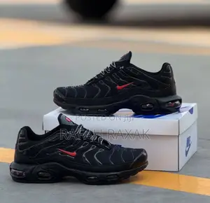 Nike Air Max Plus Tn Black/Red Sneakers