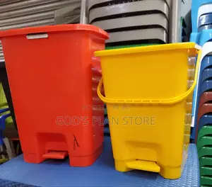 Red/Yellow Indoor 30litres Plastic Dust Bin