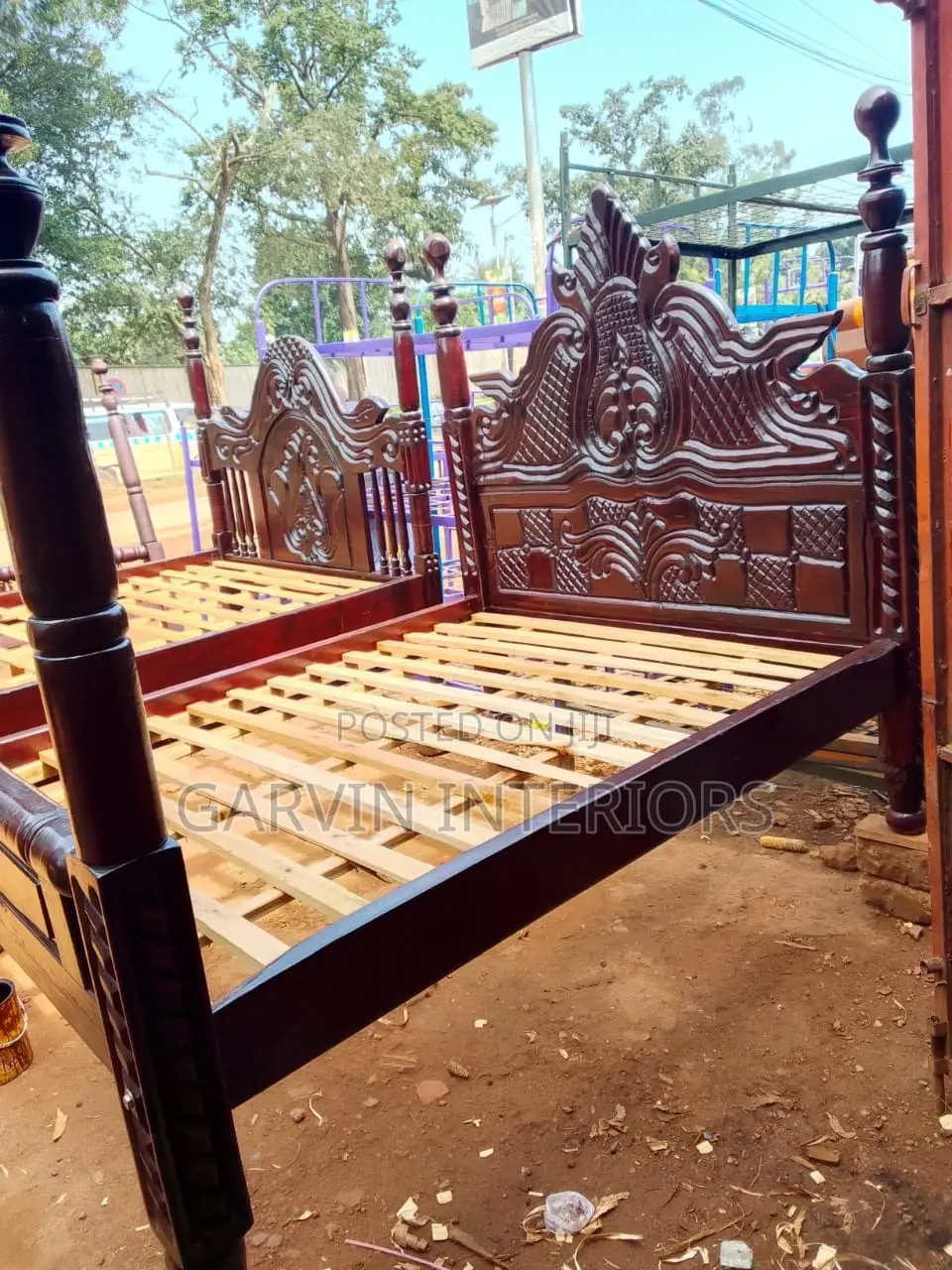 Spindor Wood Bed