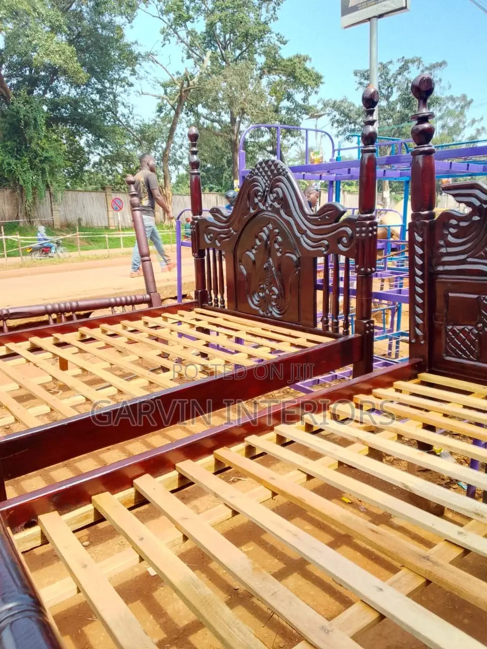 Spindor Wood Bed