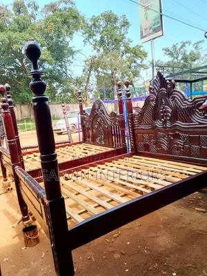 Spindor Wood Bed