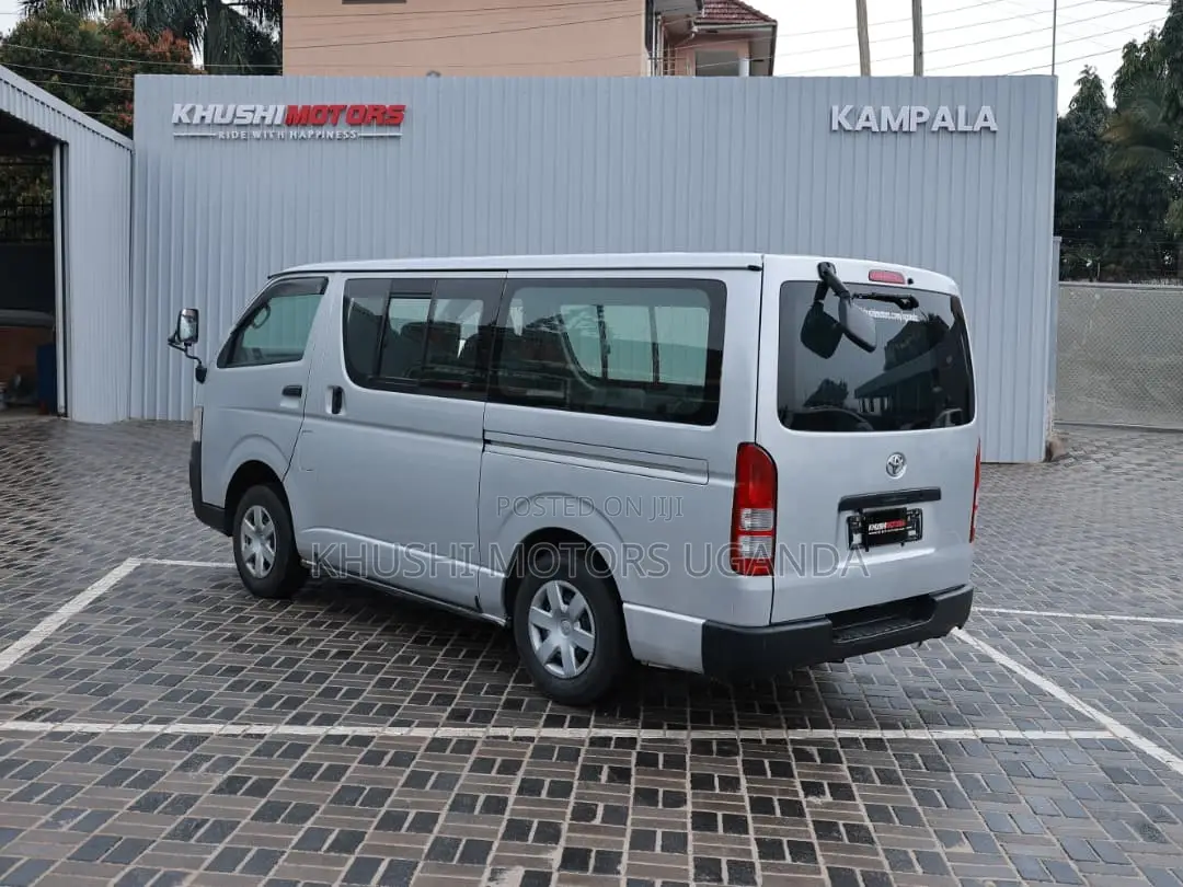 Toyota HiAce 2010 Silver