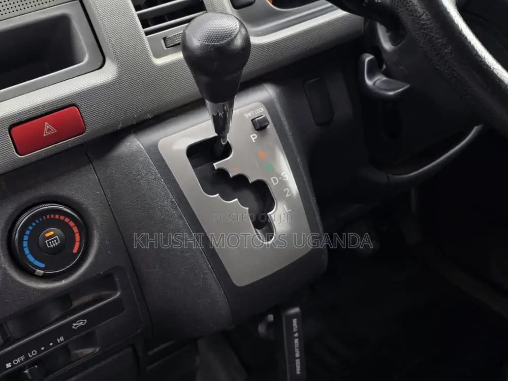 Toyota HiAce 2010 Silver