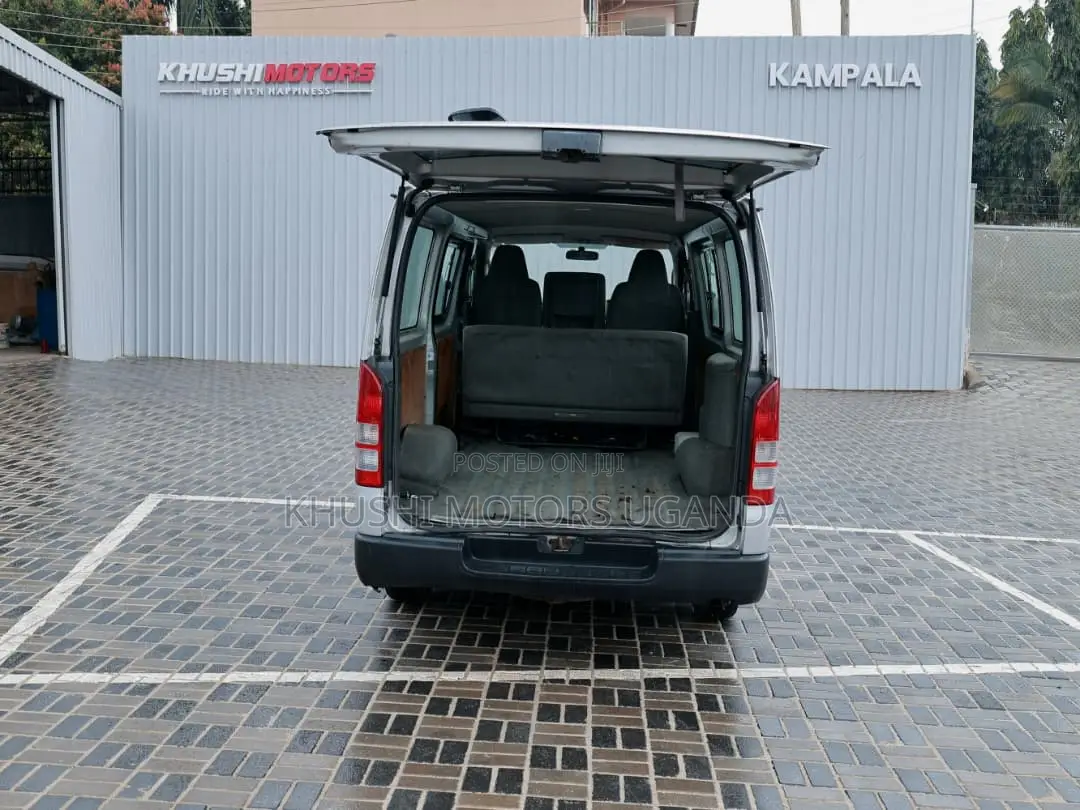 Toyota HiAce 2010 Silver