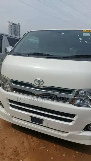 Toyota HiAce 2013 Silver