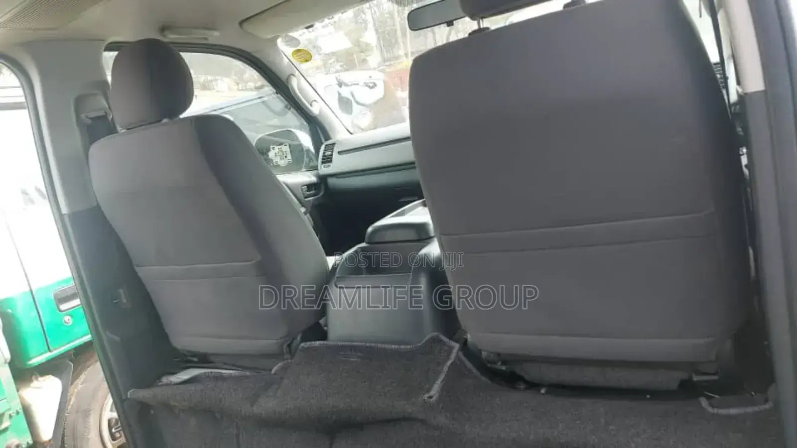 Toyota HiAce 2013 Silver