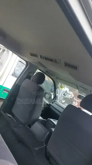 Toyota HiAce 2013 Silver