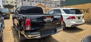 Toyota Hilux 2017 Black