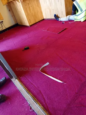 Maroon Quality Woolen Carpets