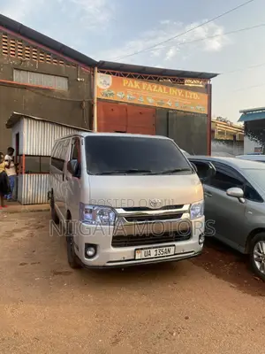 Toyota HiAce 2016 Silver