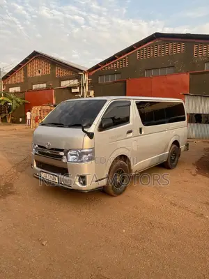 Toyota HiAce 2016 Silver