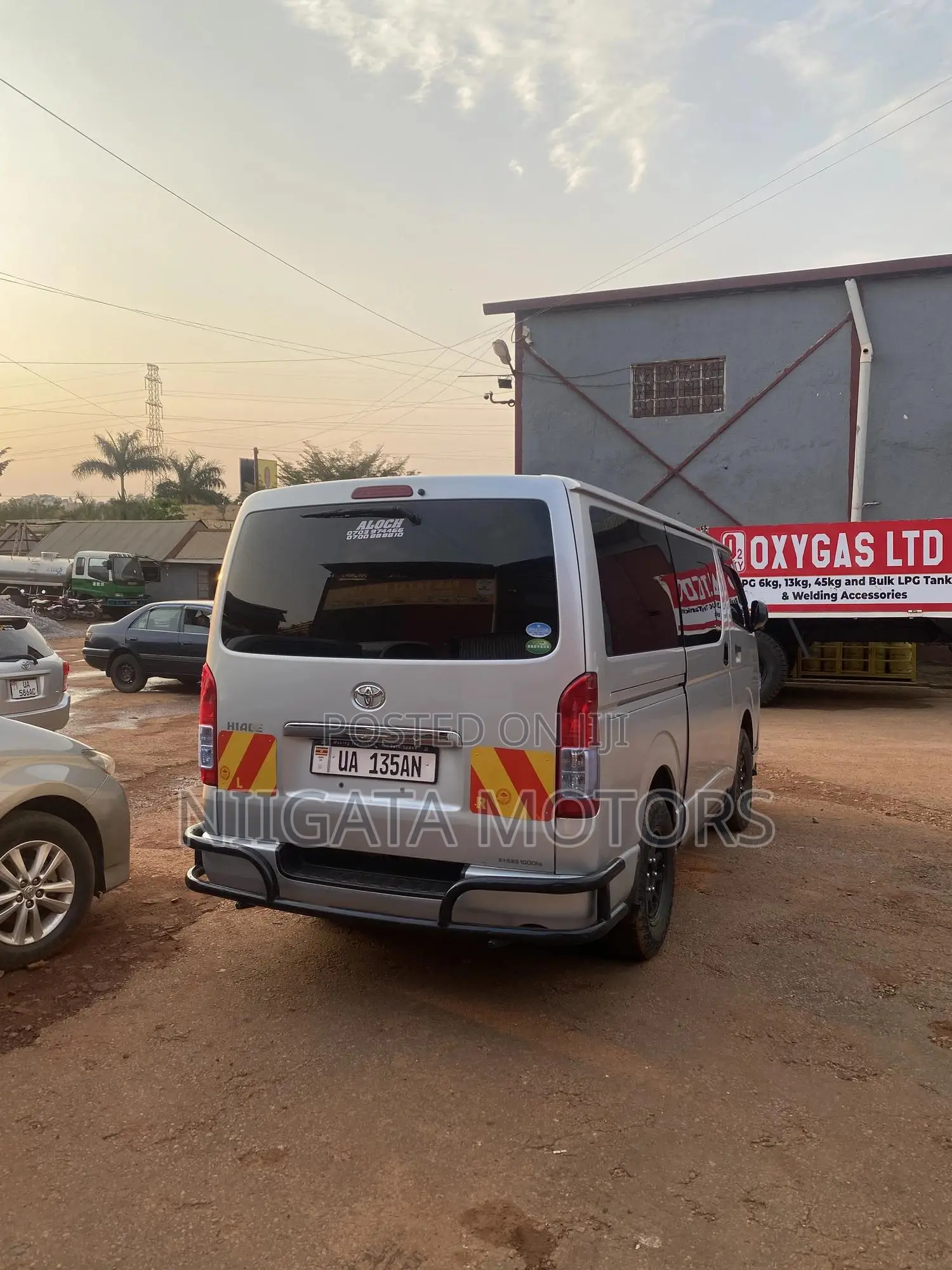 Toyota HiAce 2016 Silver
