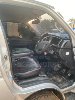 Toyota HiAce 2016 Silver