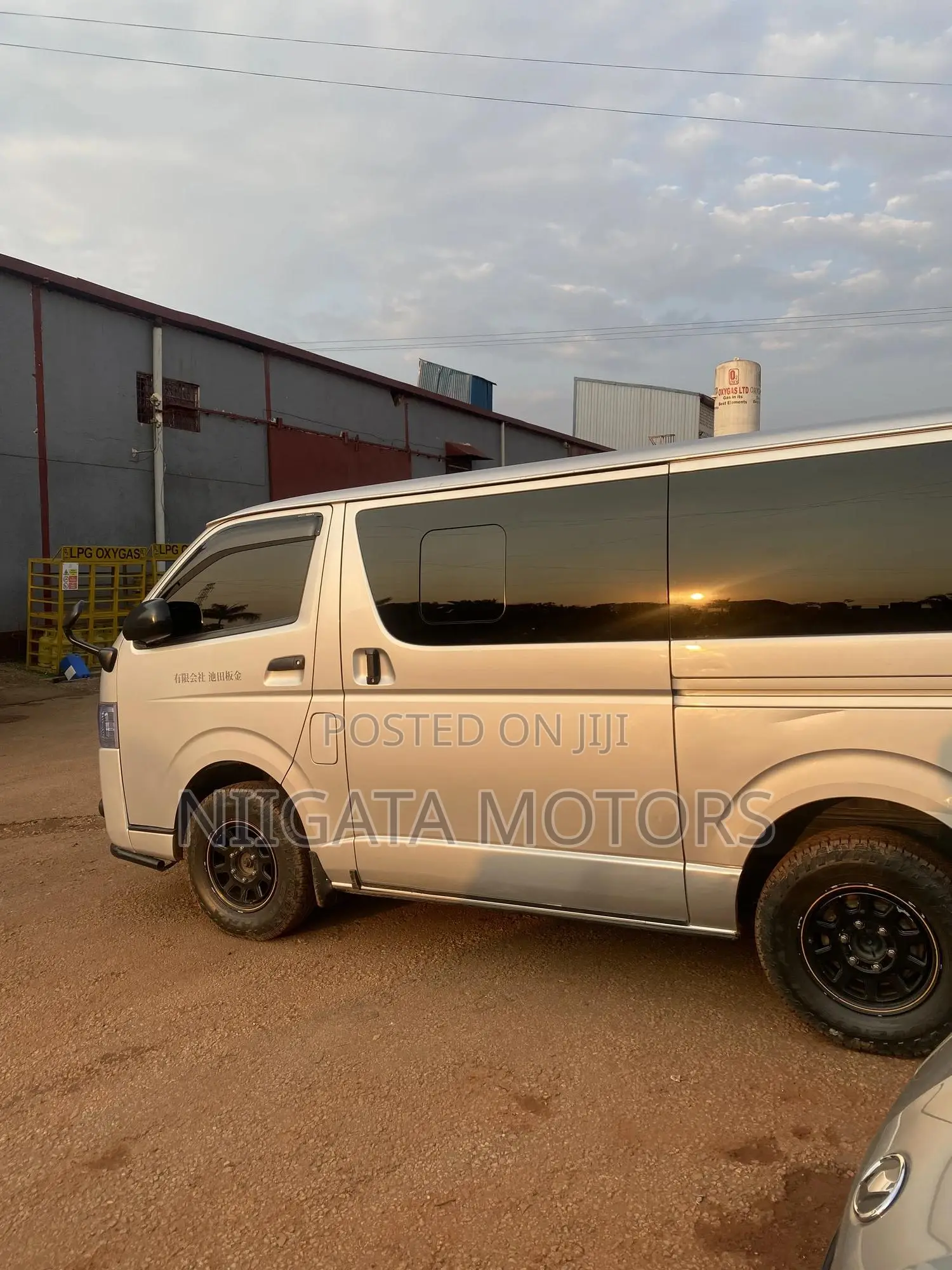 Toyota HiAce 2016 Silver
