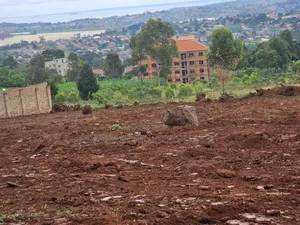 Entebbe Road, Bwebajja Buzzi: 25 Decimals Lakeview Plot for Sale at 190m