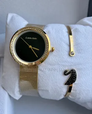 Calvin Klein Women's Gopd Wrist Analog Time Piece With a Bracelet