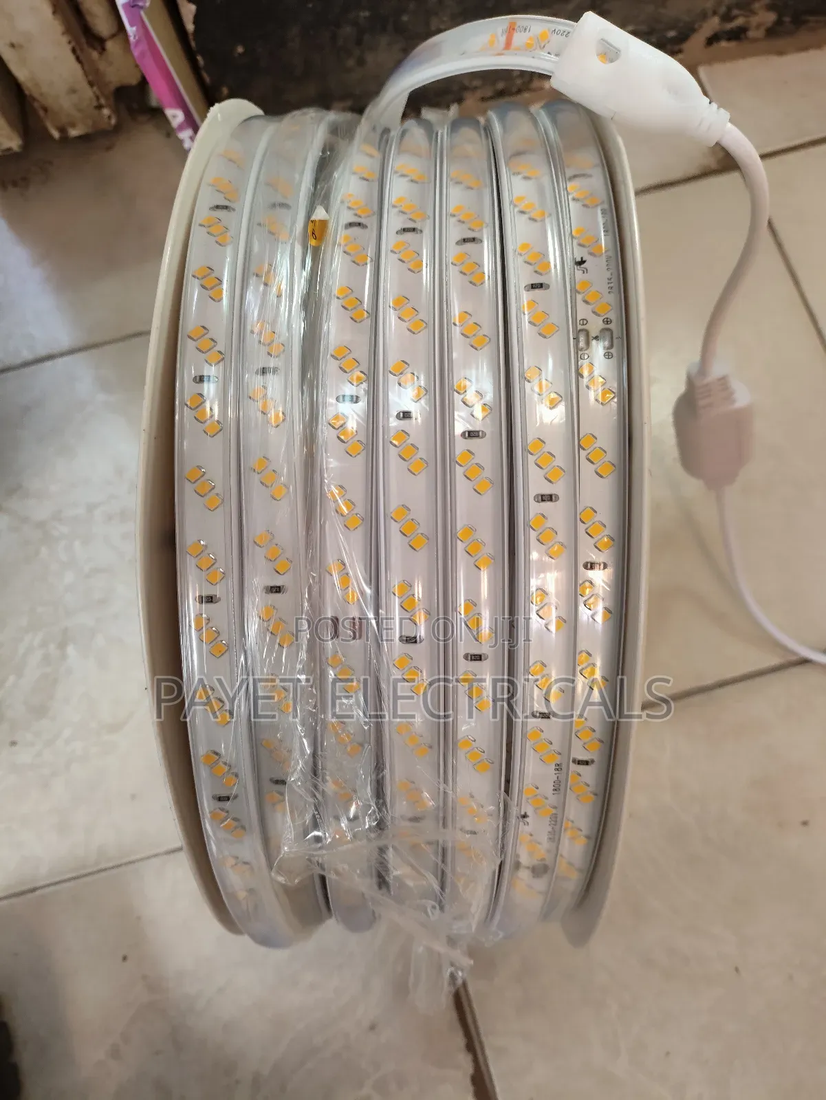 3 -Eye Yellow Strip Light /Gold