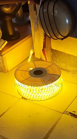 3 -Eye Yellow Strip Light /Gold