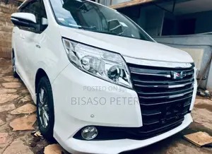 Toyota Noah 1.8 FWD Hybrid (7 seater) 2017 White