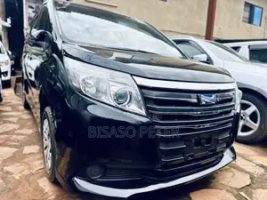 Toyota Noah 2.0 AWD (8 Seater) 2015 Black