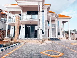 6bdrm Maisonette in Kira Mamelto Road, Central Division for sale