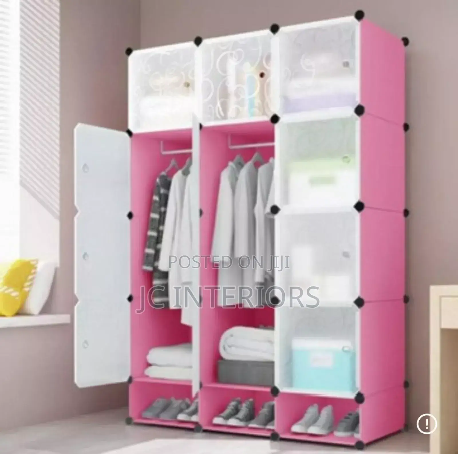 Plastic Closet : 3 Columns