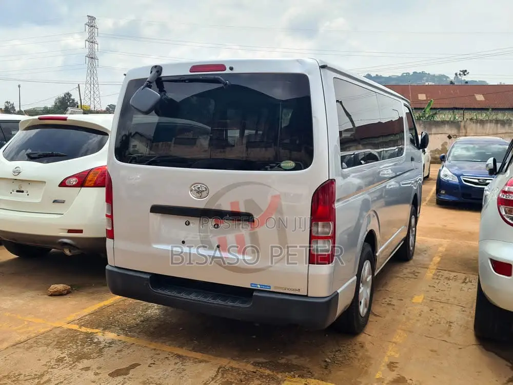 Toyota HiAce 2016 Silver