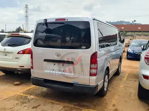 Toyota HiAce 2016 Silver