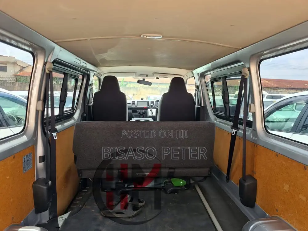 Toyota HiAce 2016 Silver