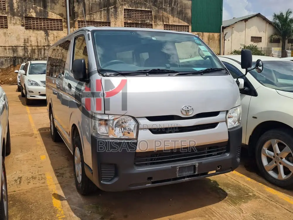 Toyota HiAce 2016 Silver