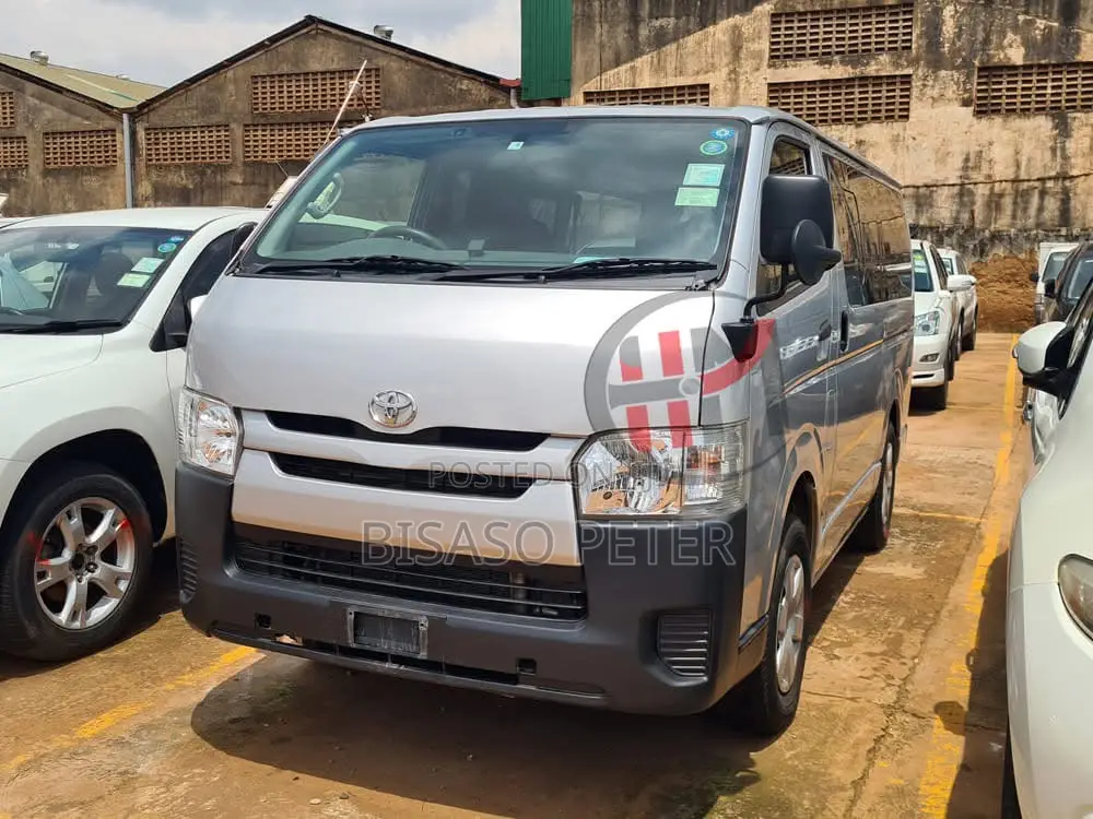 Toyota HiAce 2016 Silver