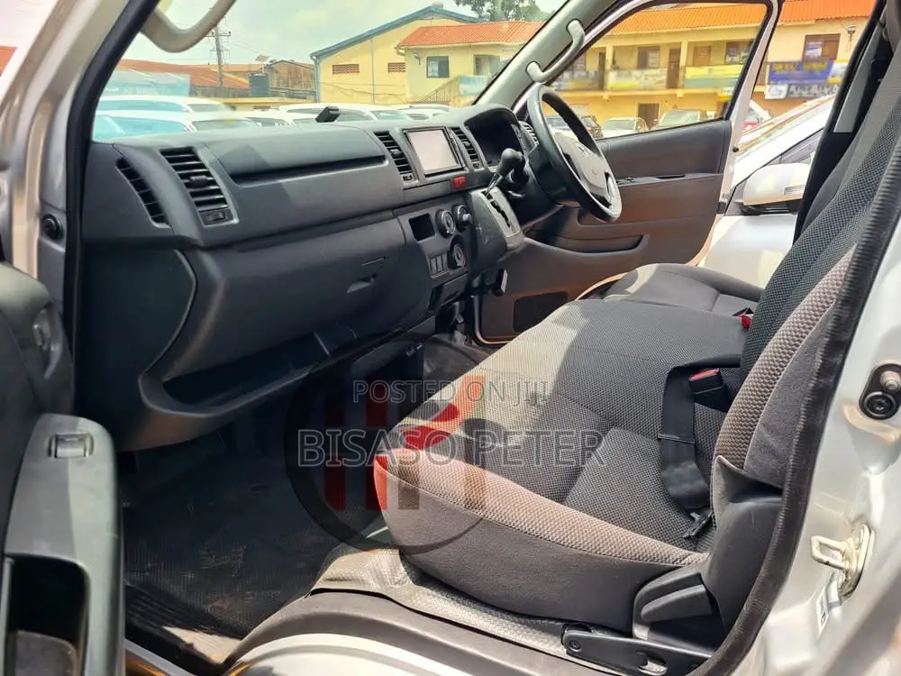 Toyota HiAce 2016 Silver