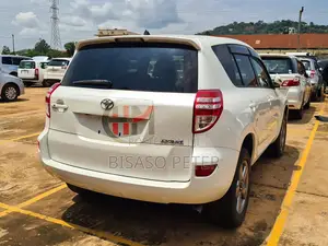 Toyota RAV4 2011 White