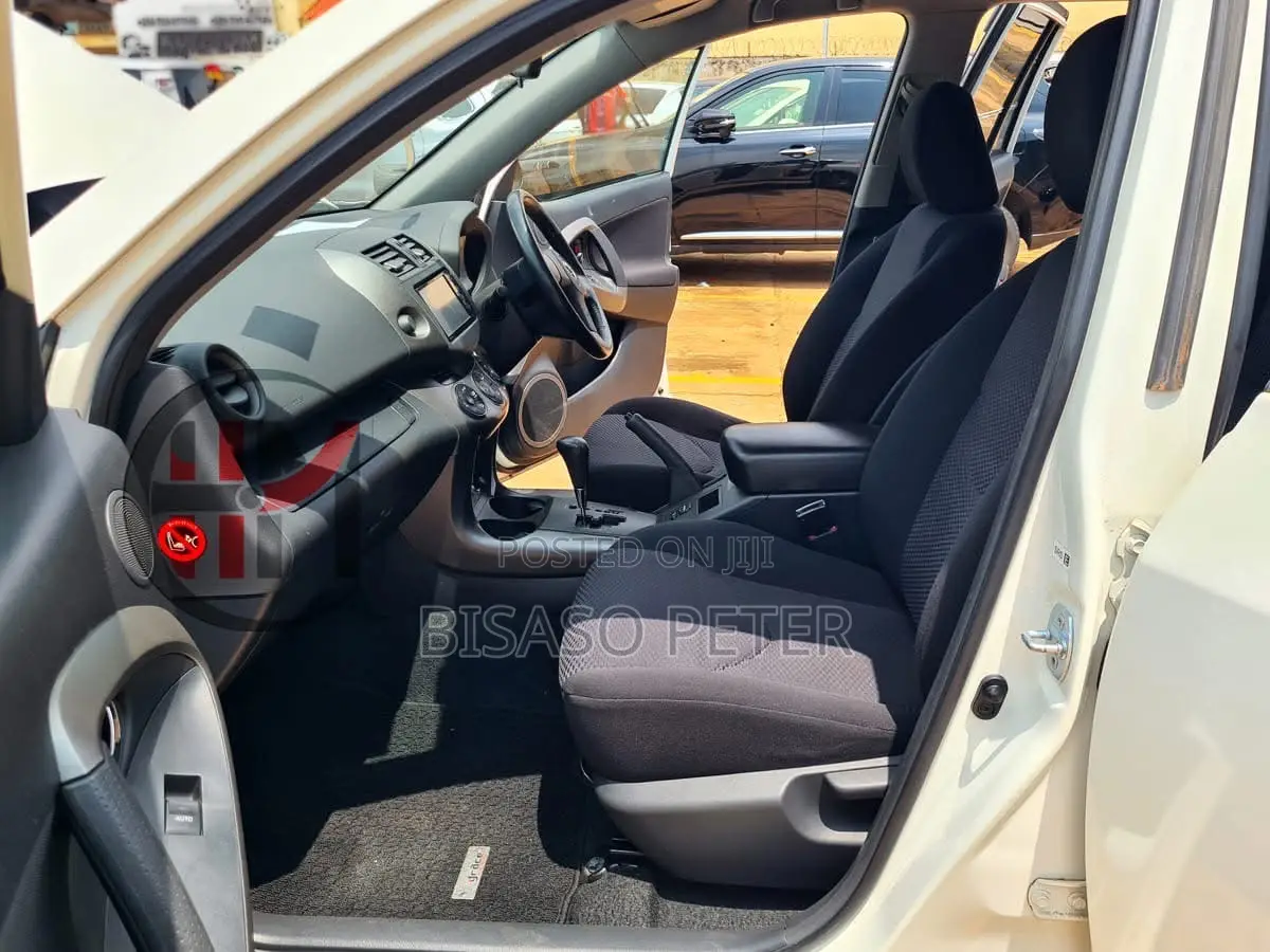 Toyota RAV4 2011 White
