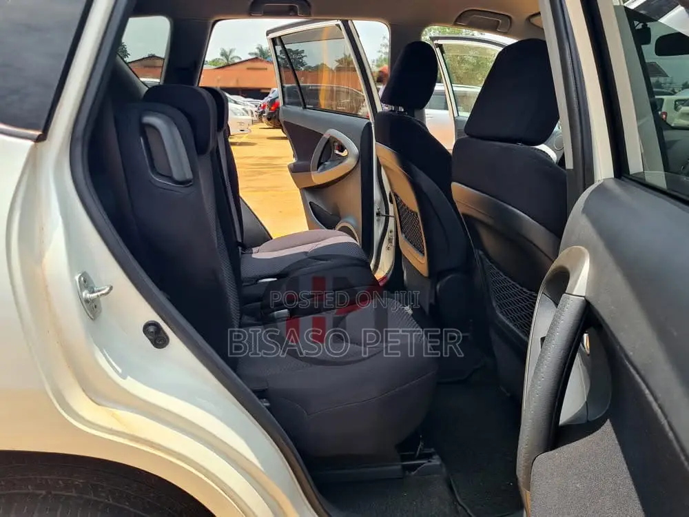 Toyota RAV4 2011 White