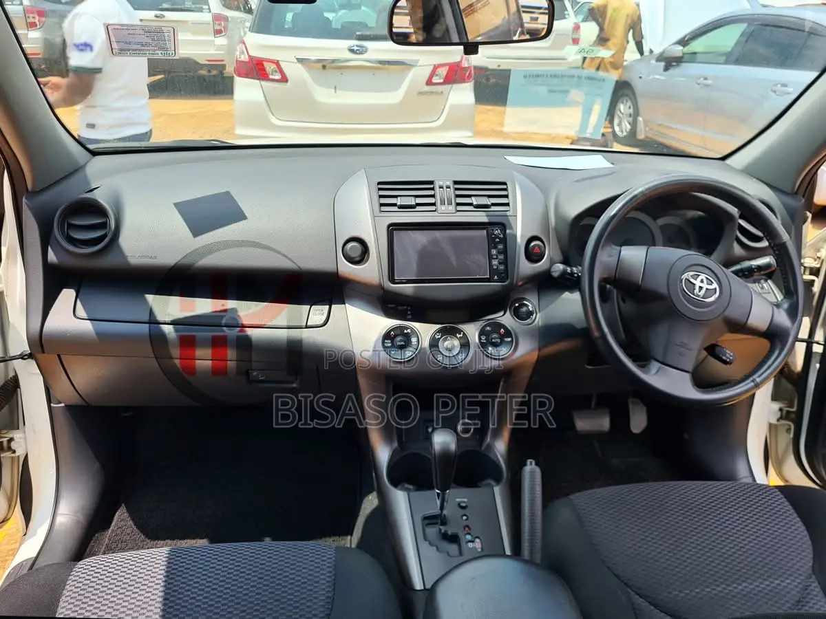 Toyota RAV4 2011 White
