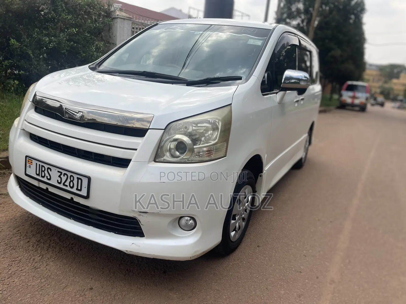 Toyota Noah 2010 White