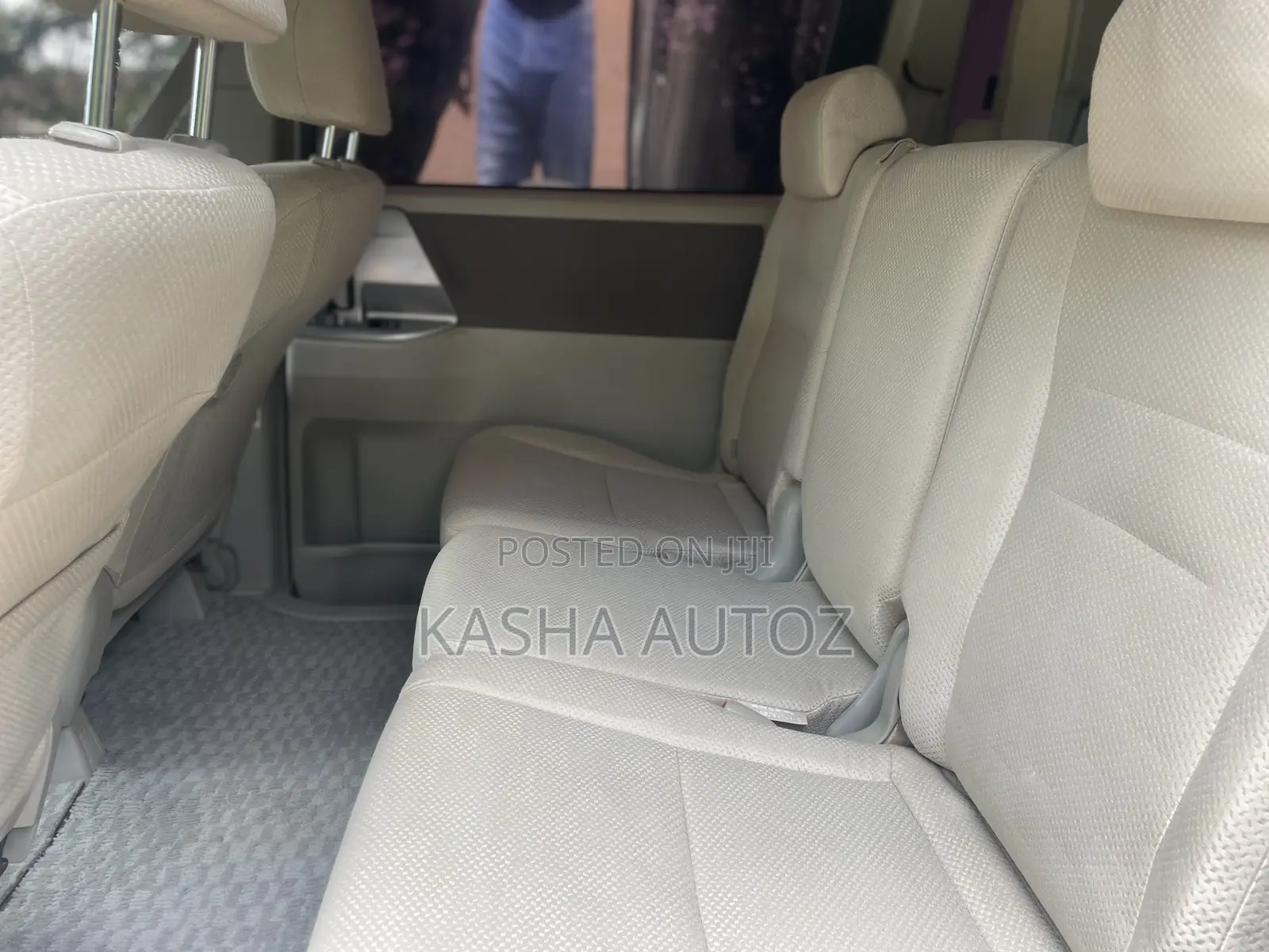 Toyota Noah 2010 White