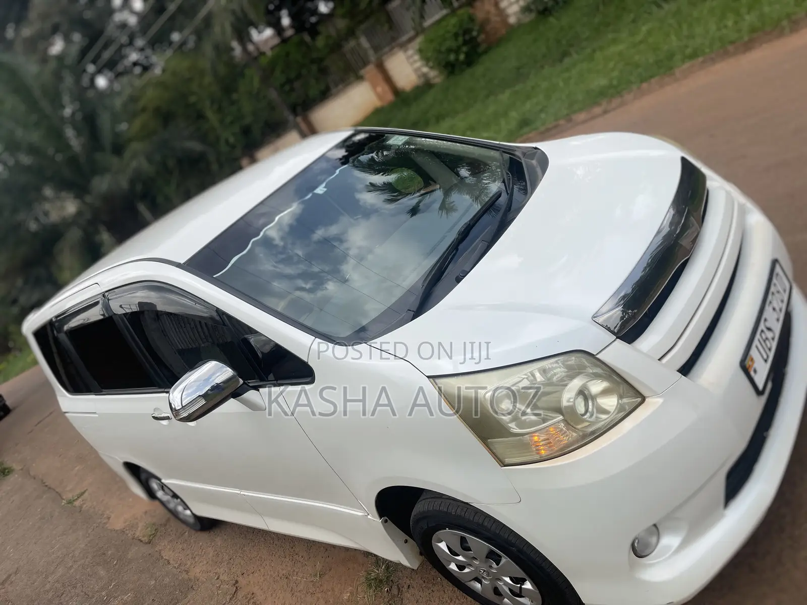 Toyota Noah 2010 White