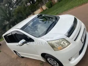 Toyota Noah 2010 White