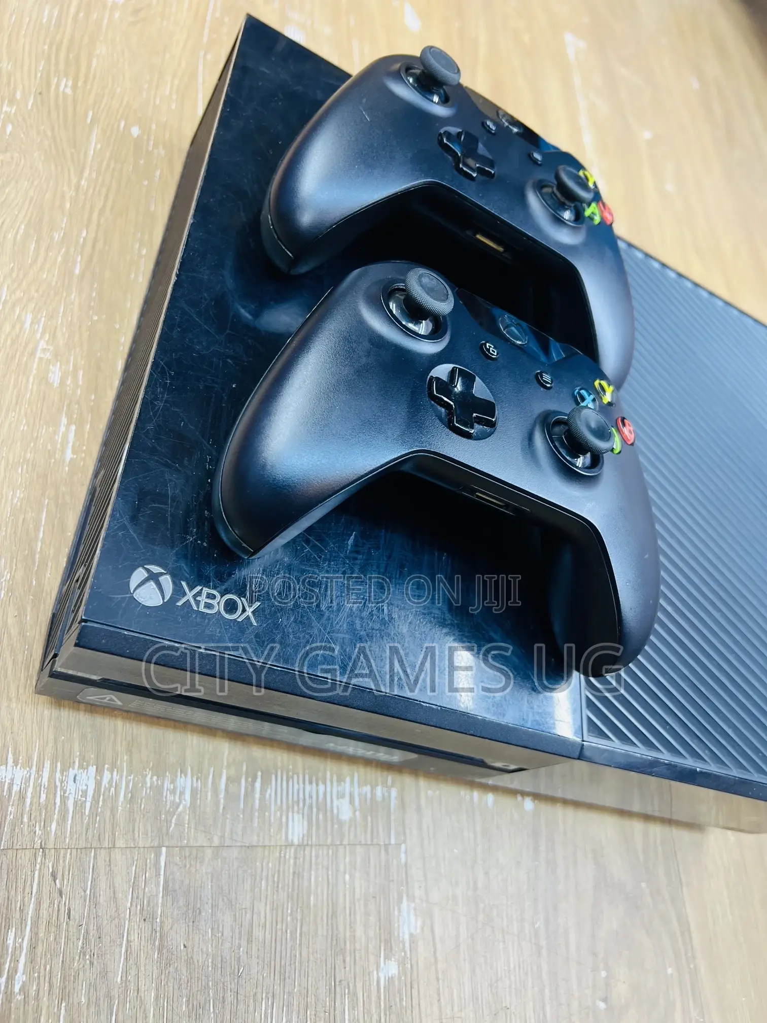 Xbox One With 2 Wireless Controllers