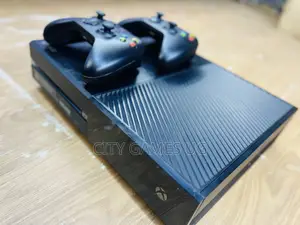 Xbox One With 2 Wireless Controllers