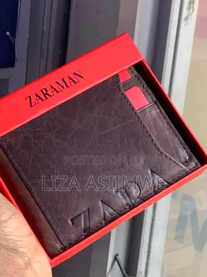 Zara Man's Essential: The Perfect Wallet for the Modern Gentleman.