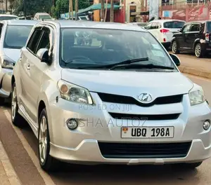 Toyota IST 2010 Silver