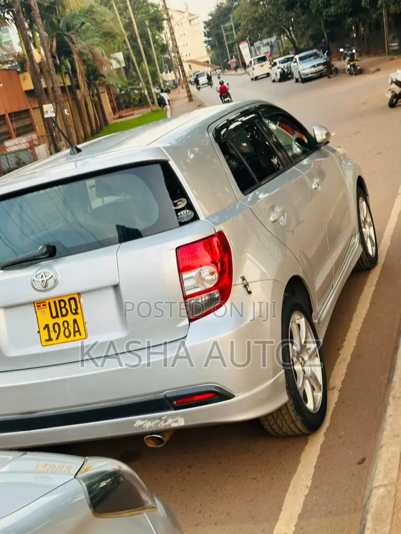 Toyota IST 2010 Silver