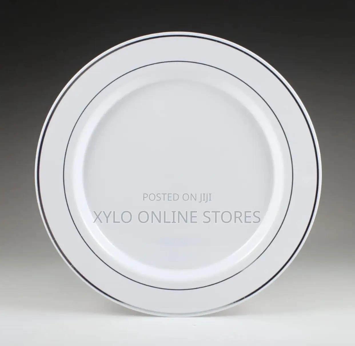 A Set of 6 Ceramic Dinner Plates White