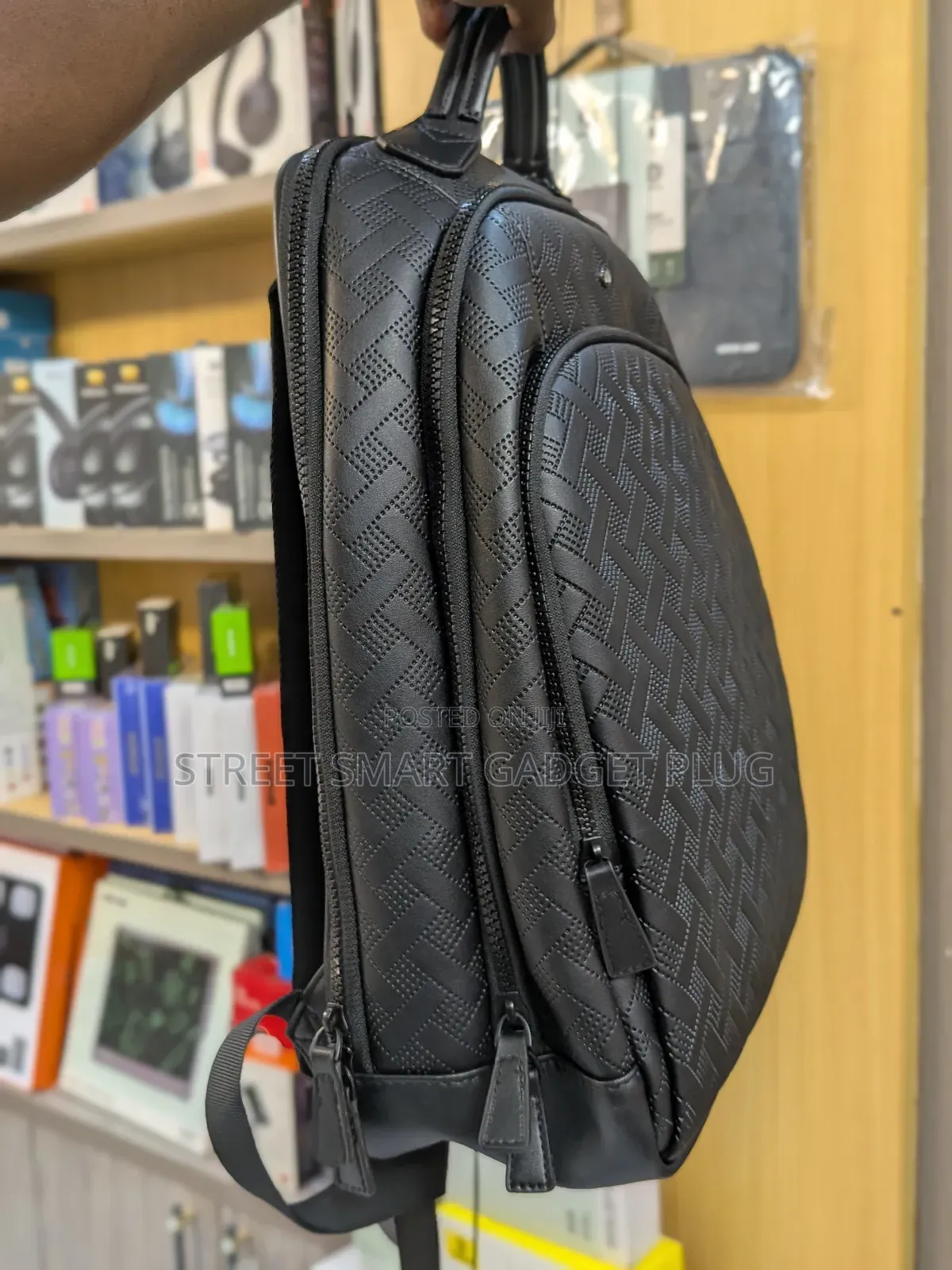 Levelo Leather Textured Sleekpack 